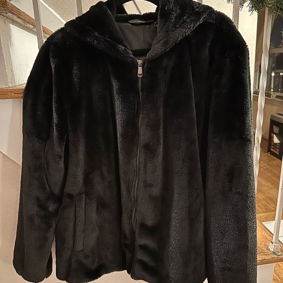 Plus size Faux fur hooded jacket, zip front - Picture 2 of 6